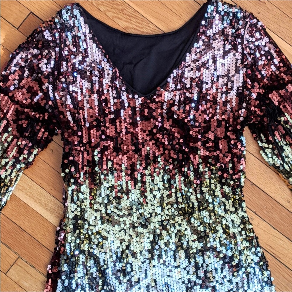 DRESS SIZE SMALL - Picture 5 of 8